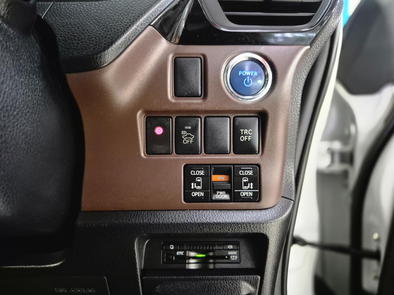 2015 Toyota Voxy thumbnail