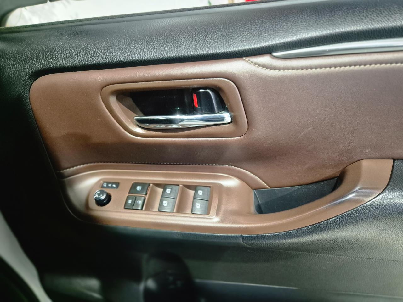 2015 Toyota Voxy thumbnail