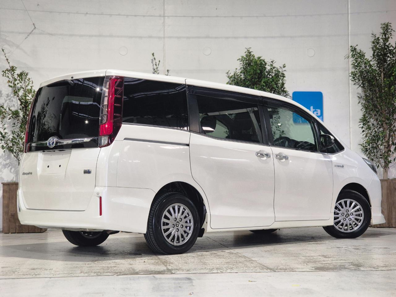 2015 Toyota Voxy thumbnail