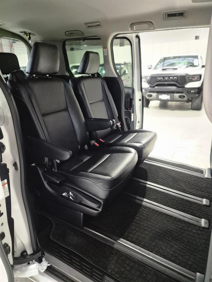 2015 Toyota Voxy thumbnail