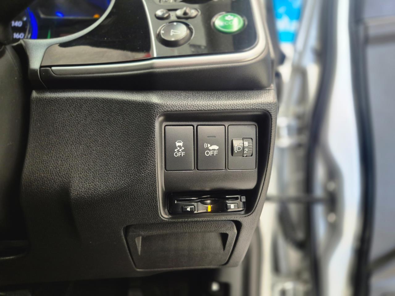 2015 Honda Grace thumbnail