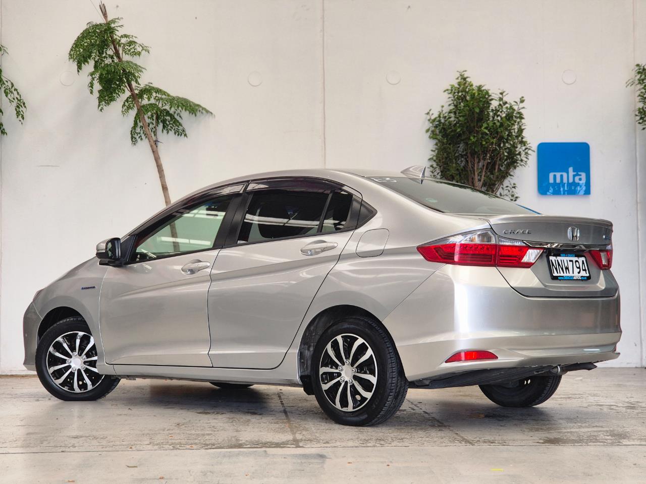 2015 Honda Grace thumbnail