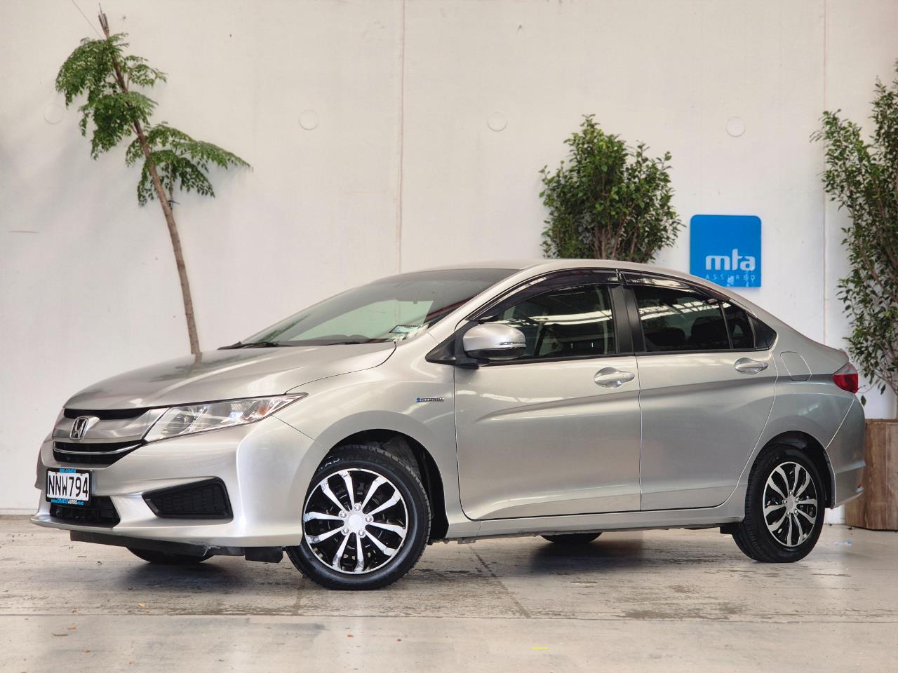 2015 Honda Grace thumbnail