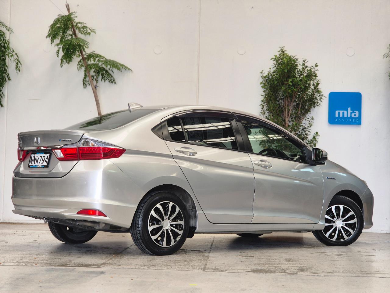 2015 Honda Grace thumbnail