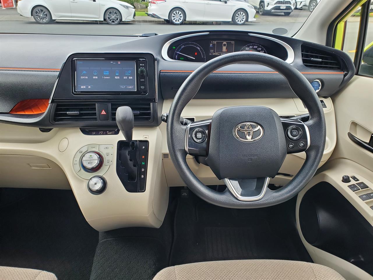 2015 Toyota Sienta thumbnail