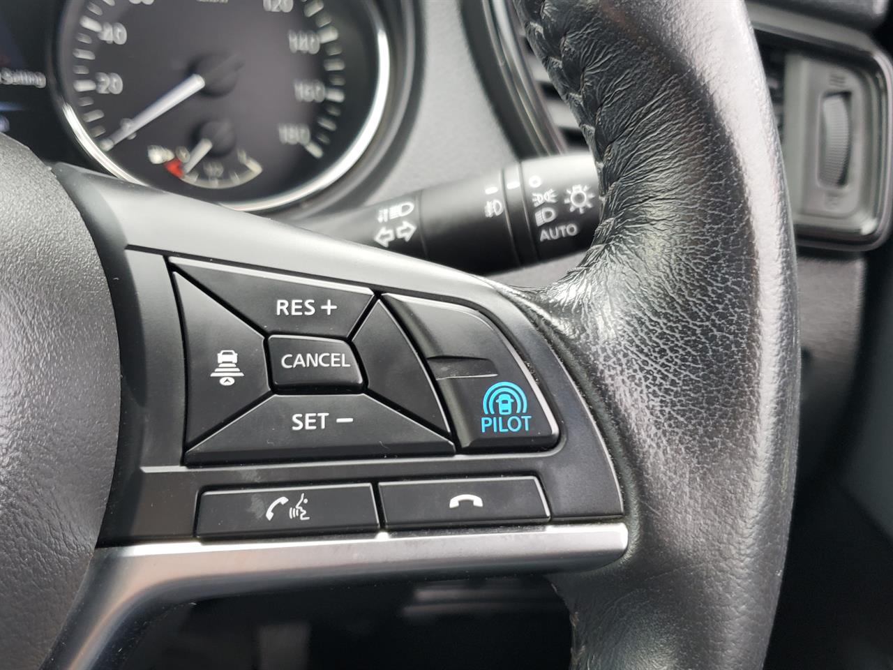 2017 Nissan X-Trail thumbnail