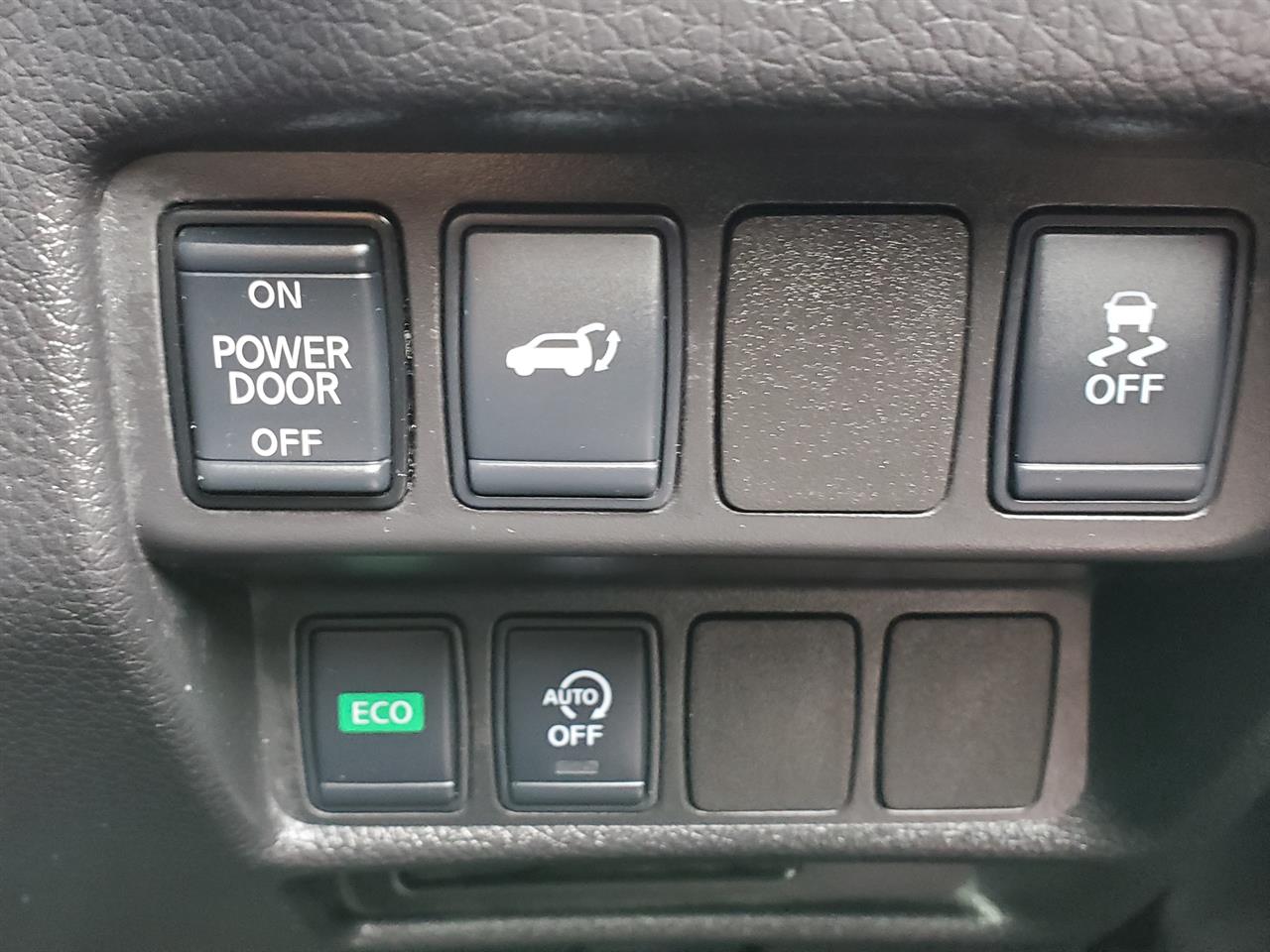2017 Nissan X-Trail thumbnail