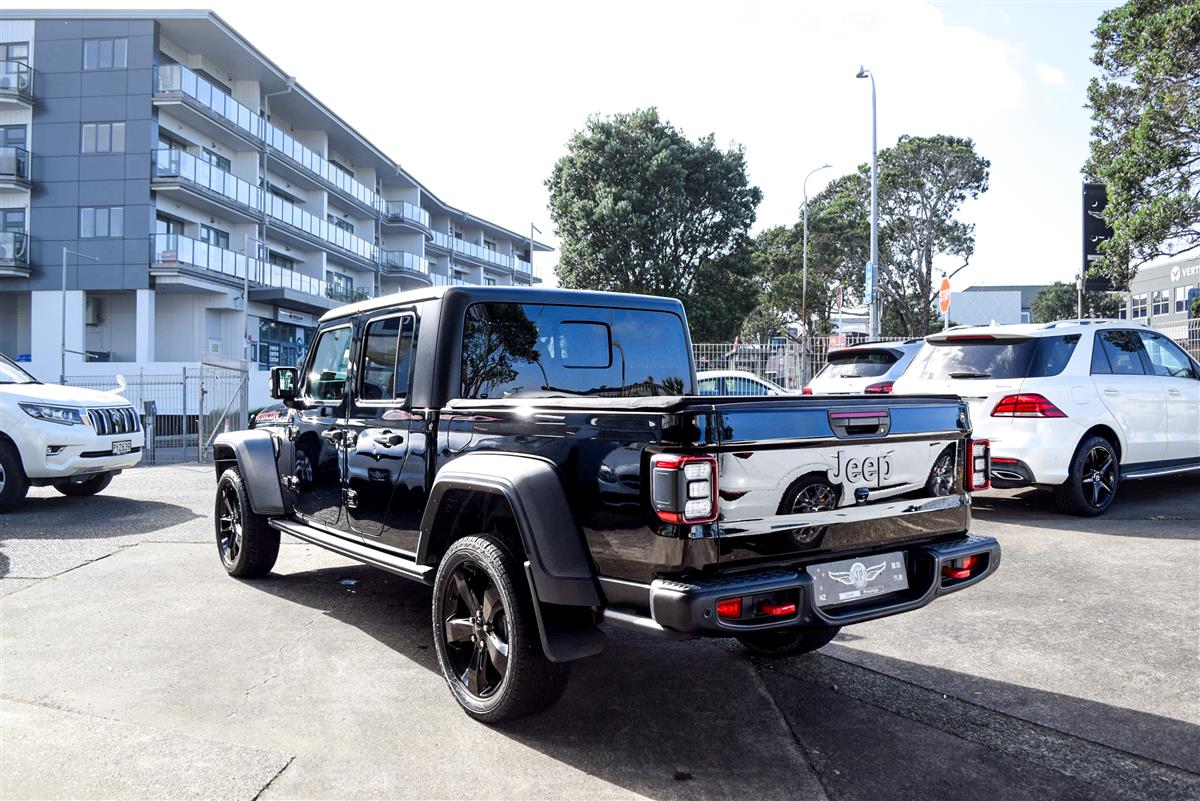 2022 Jeep Gladiator thumbnail