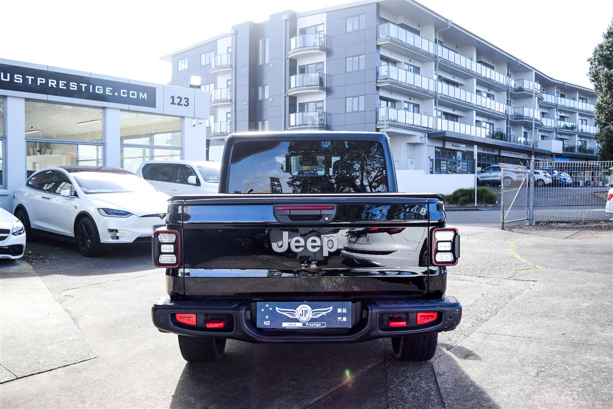 2022 Jeep Gladiator thumbnail