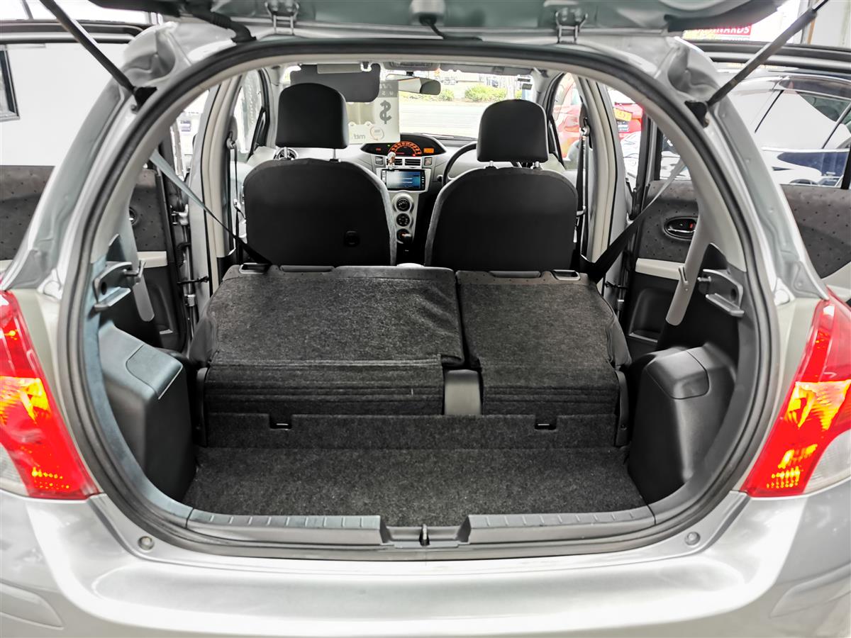 2008 Toyota Vitz thumbnail