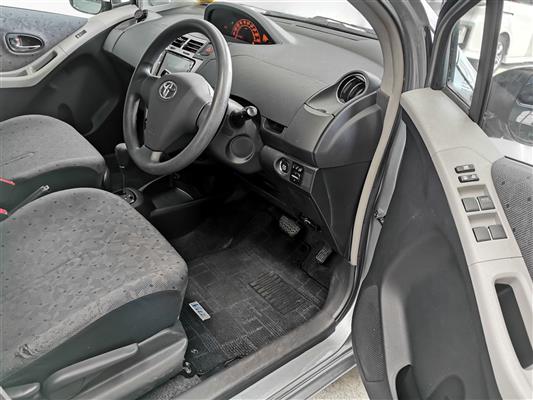 2008 Toyota Vitz thumbnail