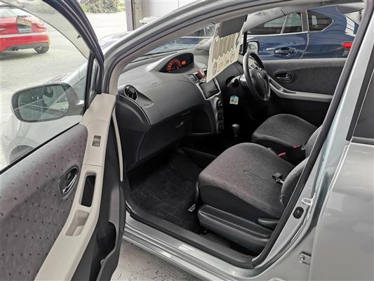 2008 Toyota Vitz thumbnail