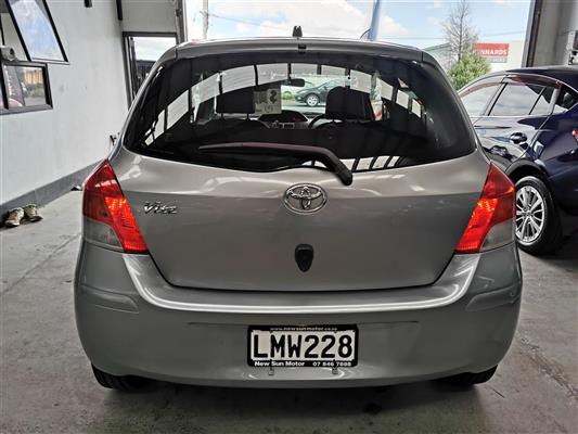 2008 Toyota Vitz thumbnail