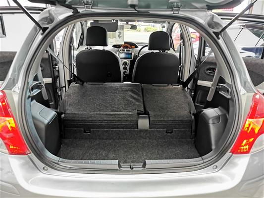 2008 Toyota Vitz thumbnail