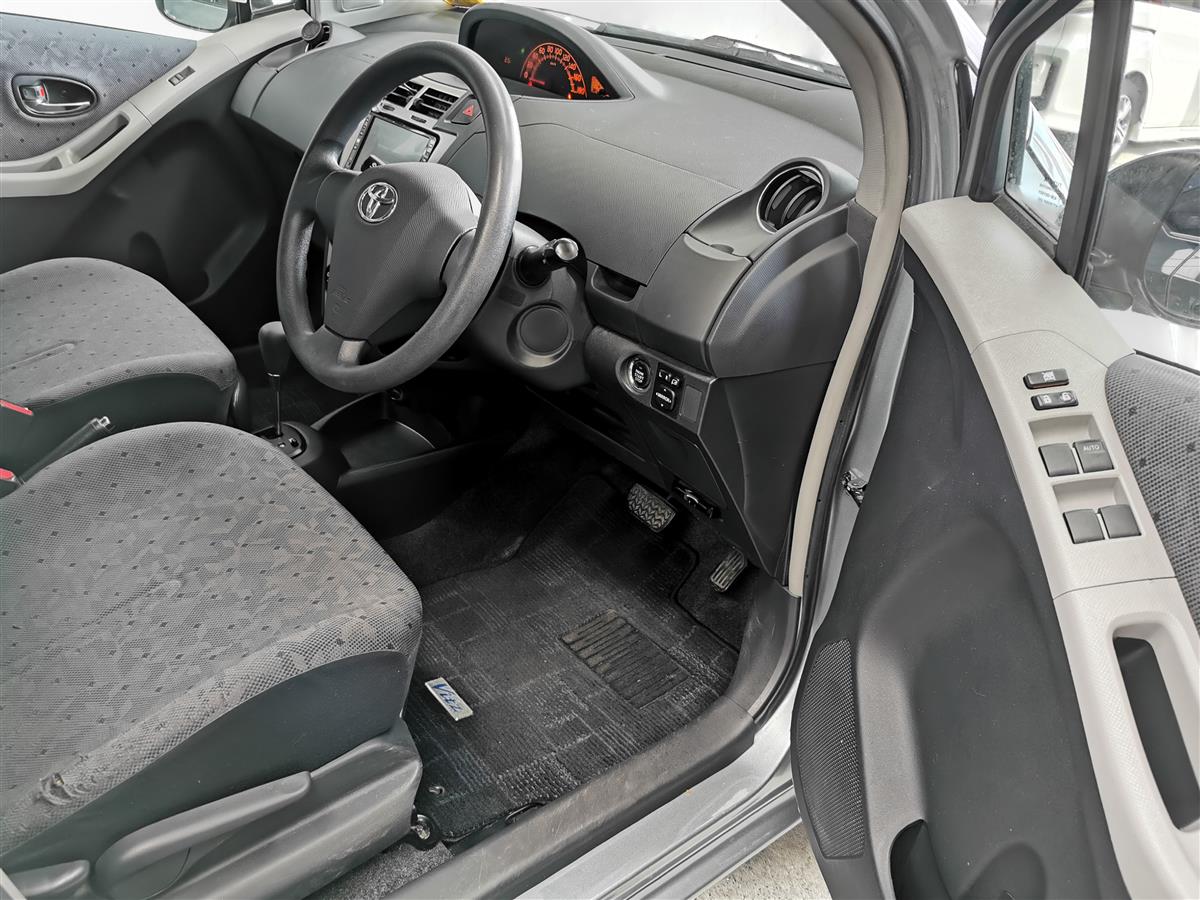 2008 Toyota Vitz thumbnail