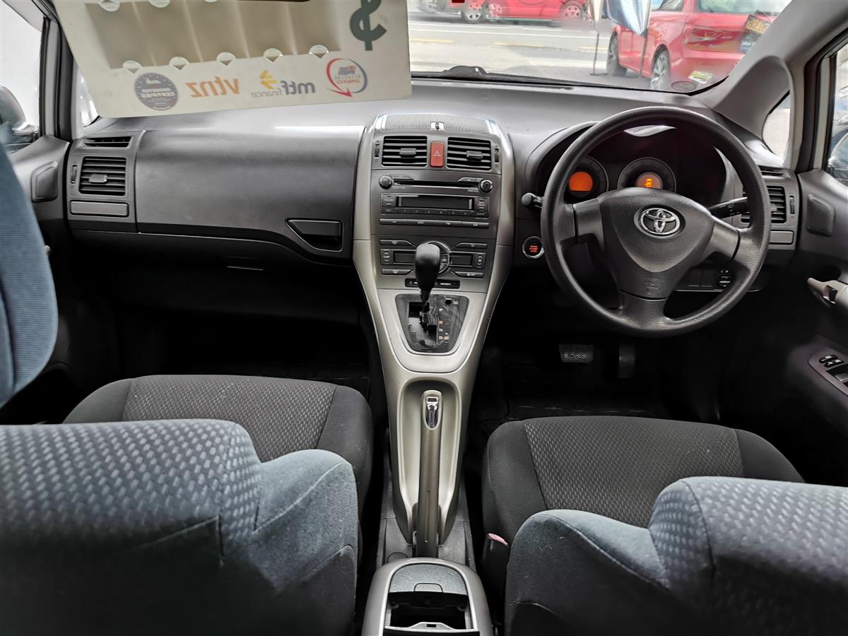 2008 Toyota Auris thumbnail