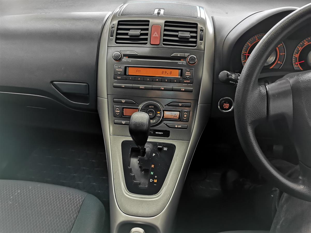 2008 Toyota Auris thumbnail
