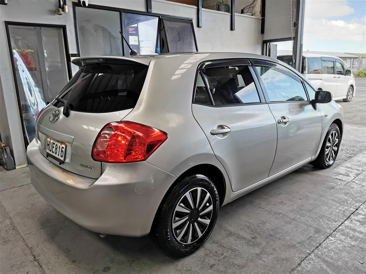 2008 Toyota Auris thumbnail