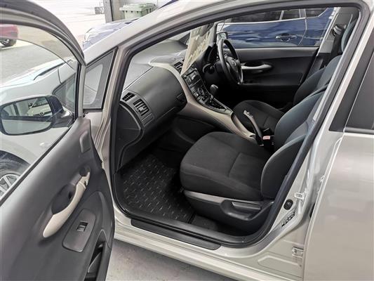 2008 Toyota Auris thumbnail