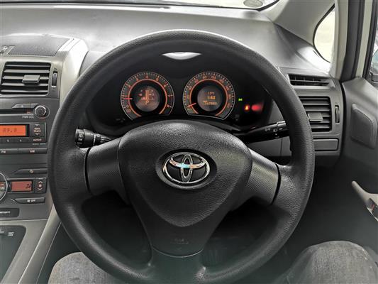 2008 Toyota Auris thumbnail