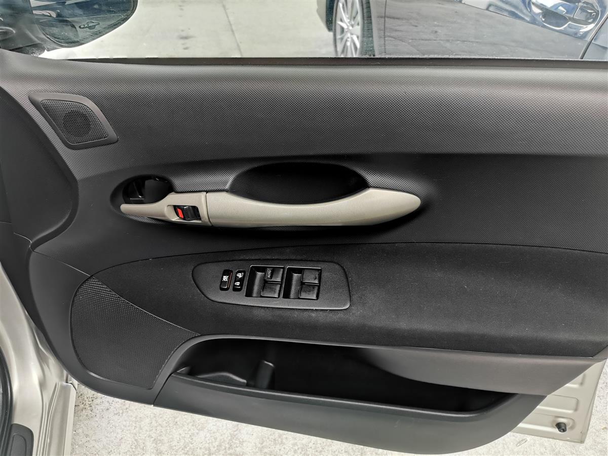 2008 Toyota Auris thumbnail