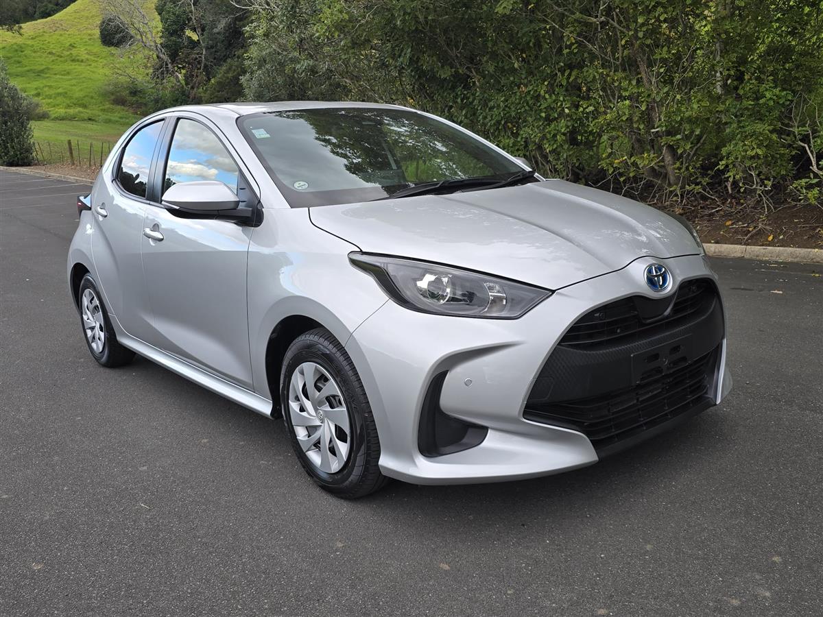 2021 Toyota Yaris thumbnail
