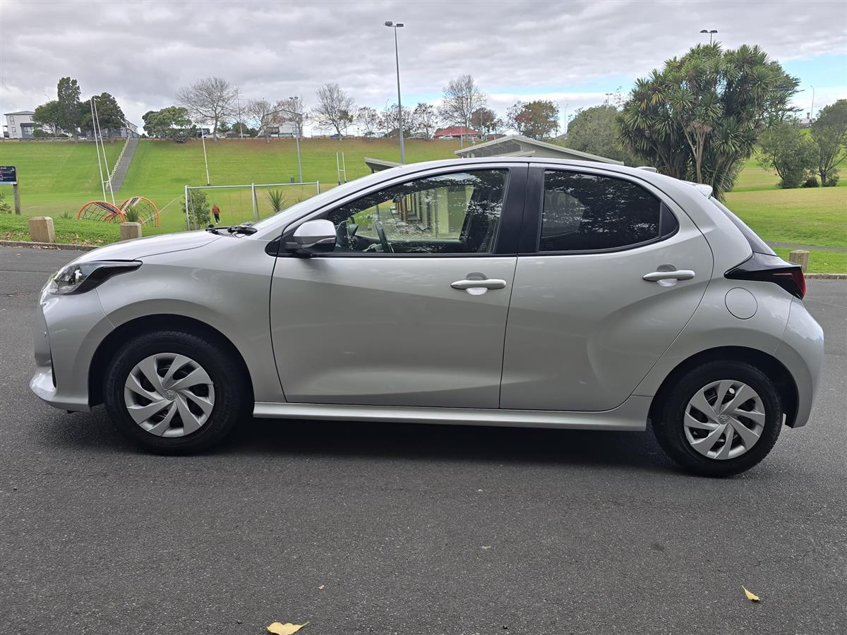 2021 Toyota Yaris thumbnail