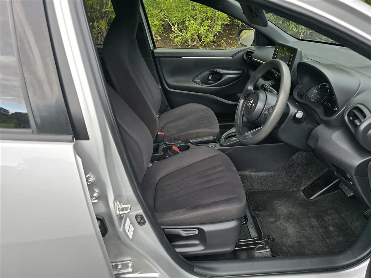 2021 Toyota Yaris thumbnail