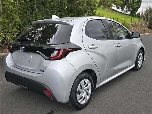 2021 Toyota Yaris thumbnail