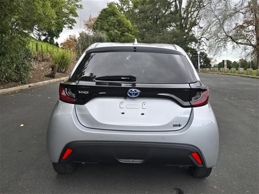 2021 Toyota Yaris thumbnail