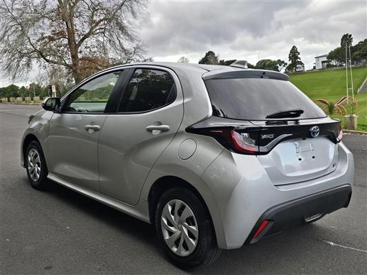 2021 Toyota Yaris thumbnail