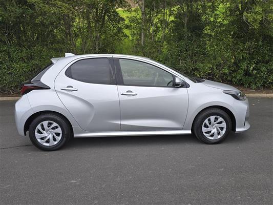 2021 Toyota Yaris thumbnail