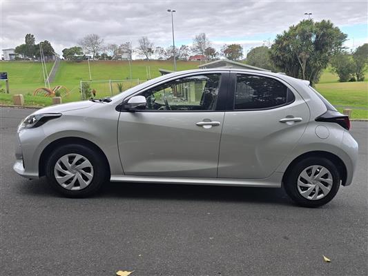 2021 Toyota Yaris thumbnail