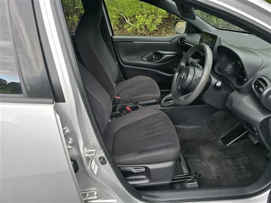 2021 Toyota Yaris thumbnail