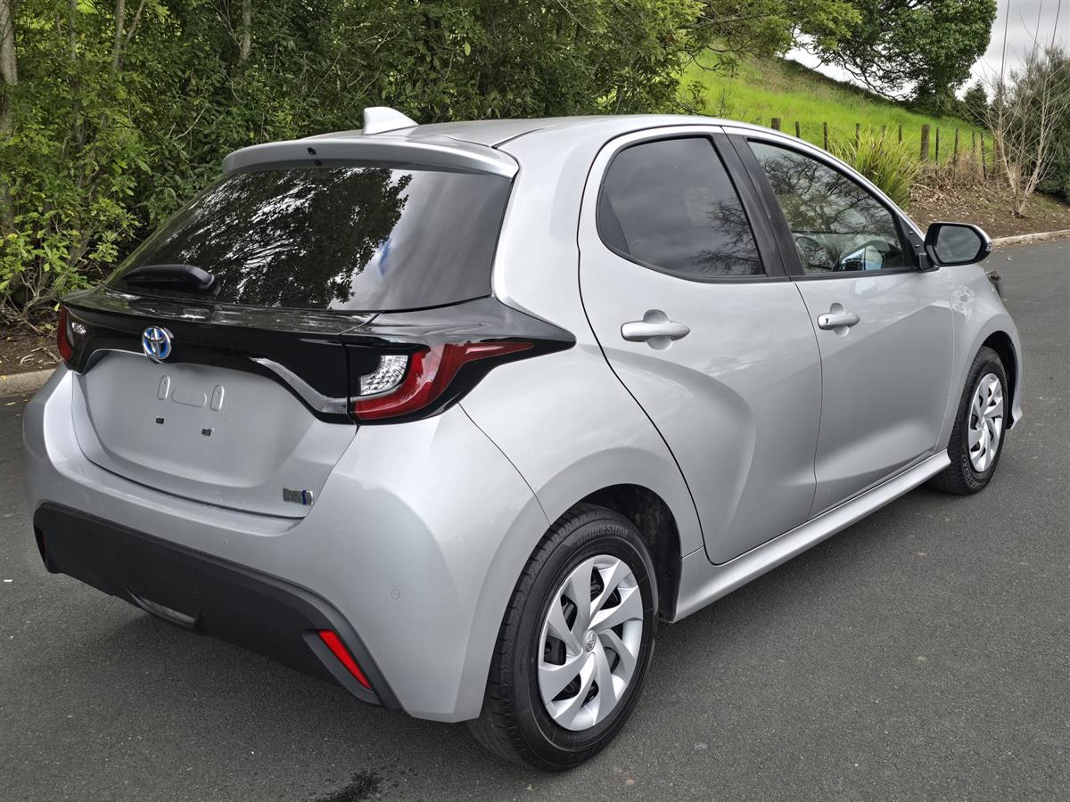2021 Toyota Yaris thumbnail
