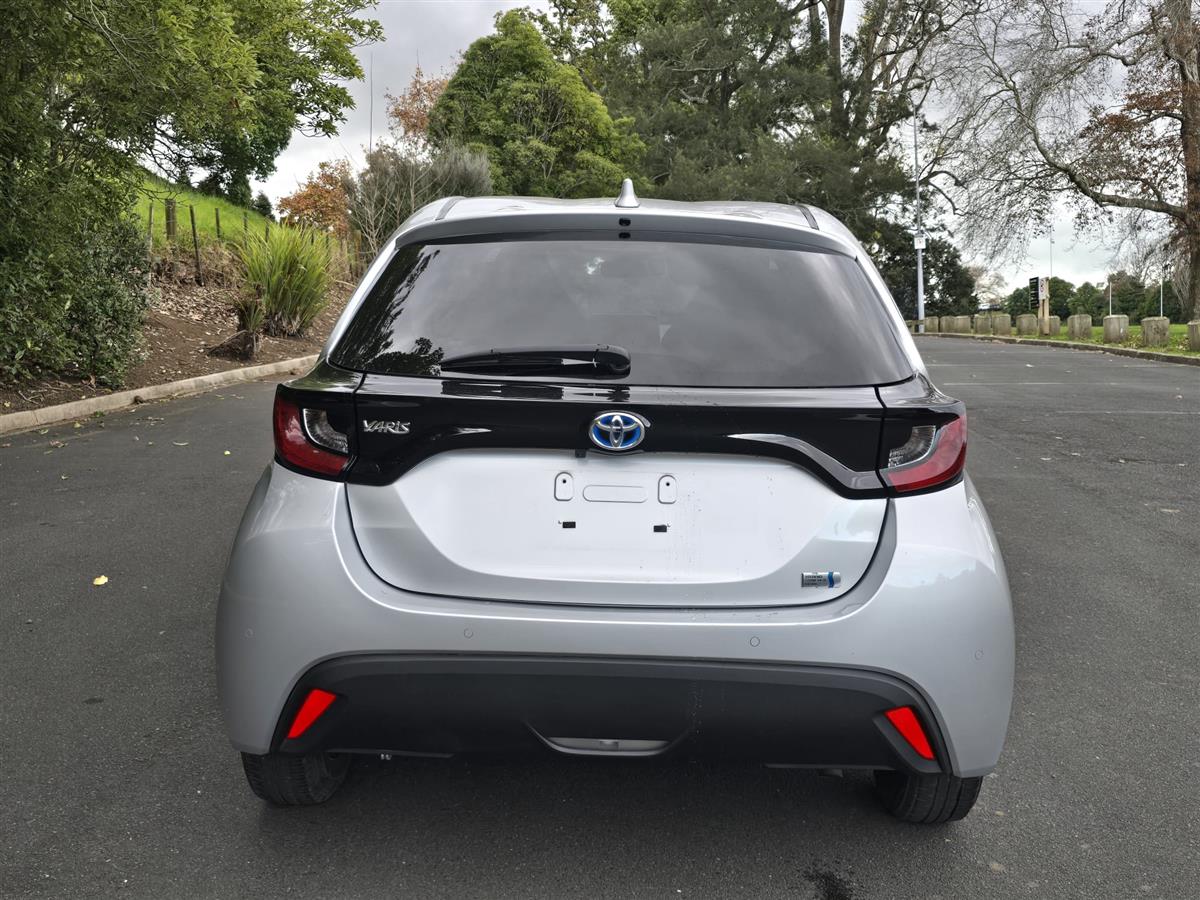 2021 Toyota Yaris thumbnail
