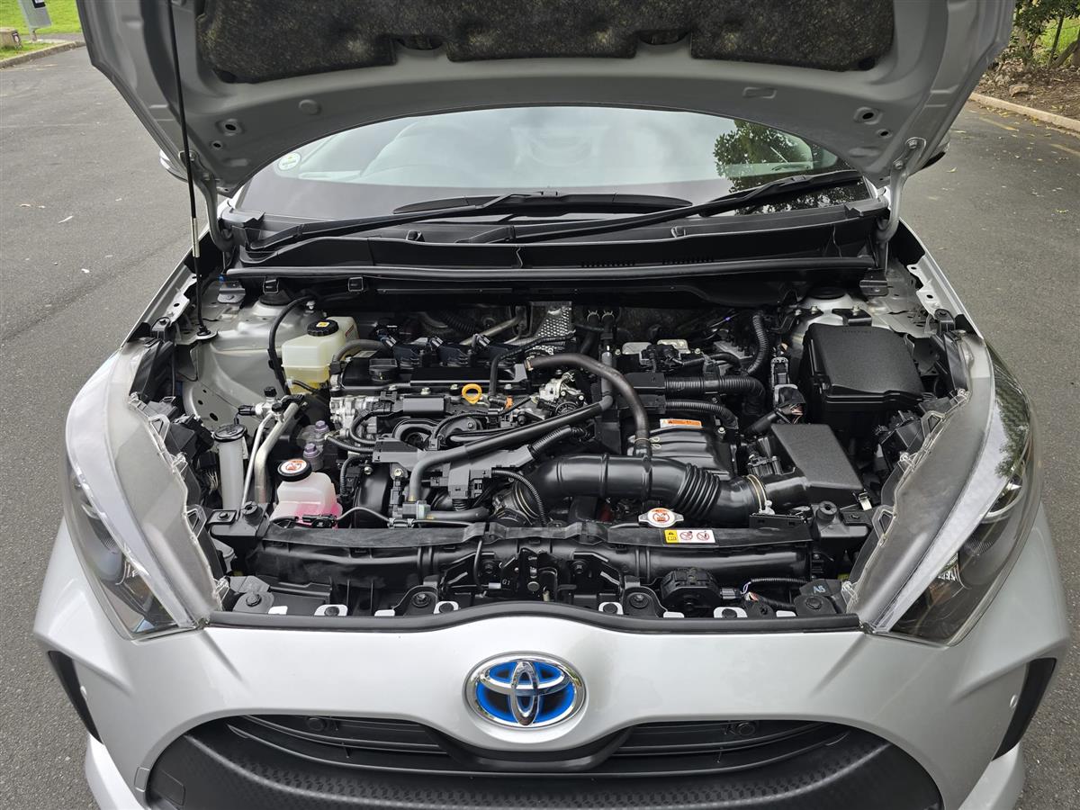 2021 Toyota Yaris thumbnail