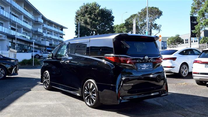 2024 Toyota Alphard thumbnail