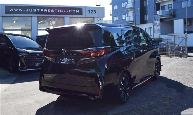 2024 Toyota Alphard thumbnail