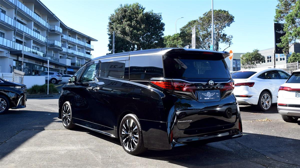 2024 Toyota Alphard thumbnail