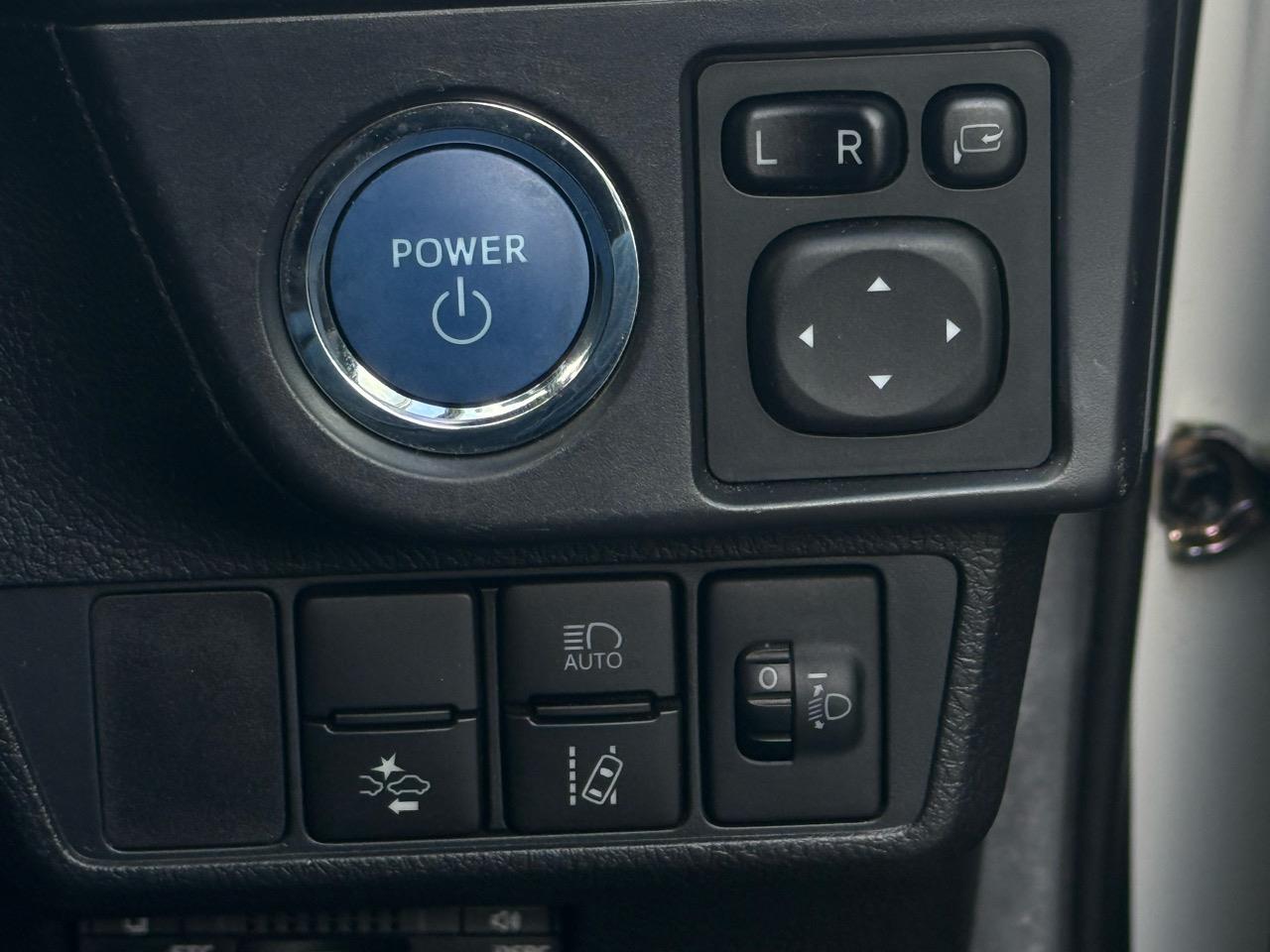 2016 Toyota Corolla thumbnail