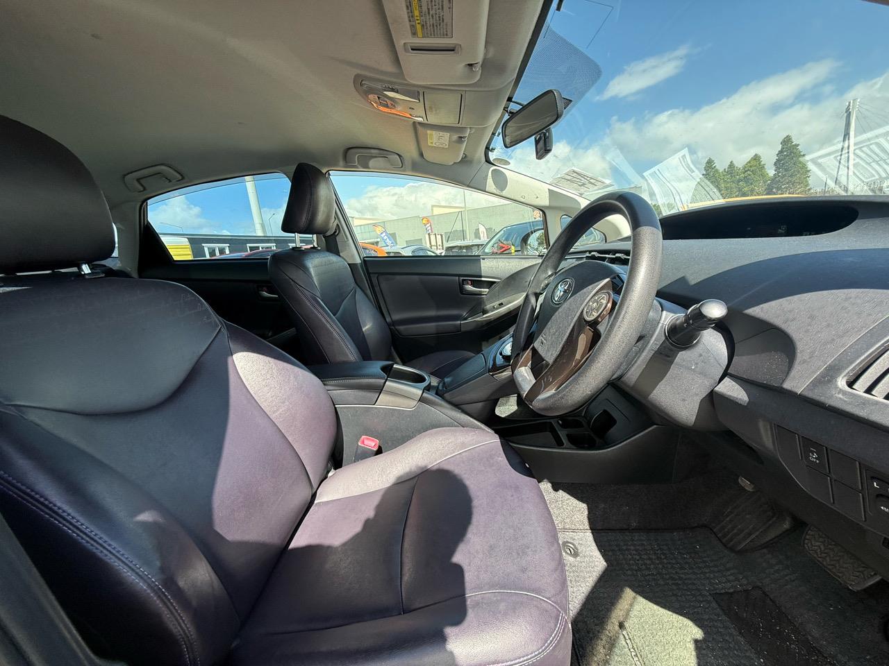 2013 Toyota Prius thumbnail