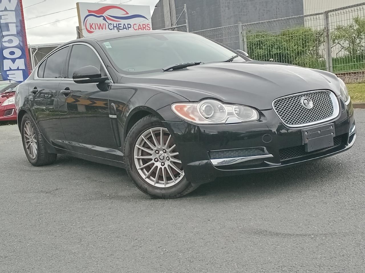 2010 Jaguar XF thumbnail
