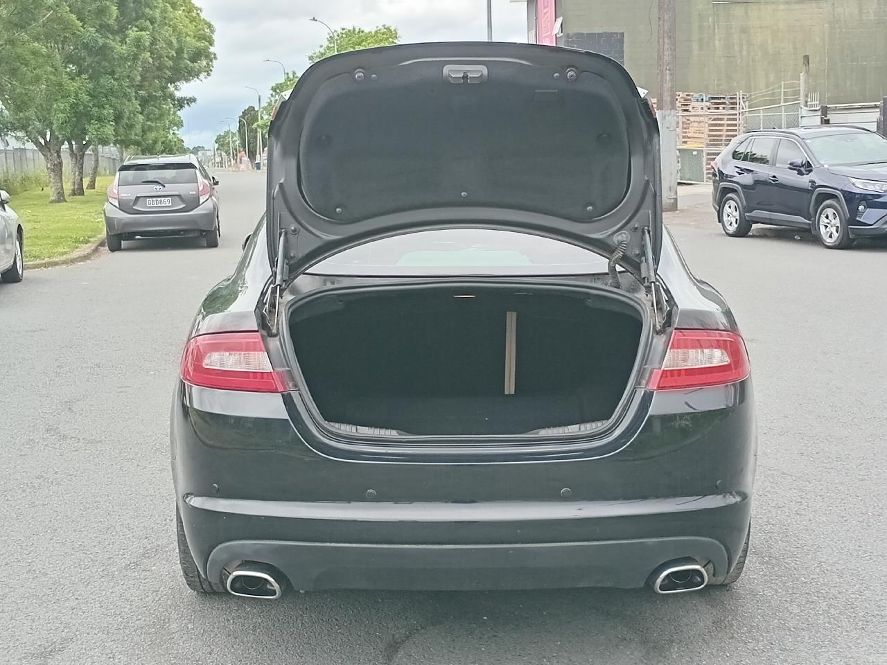 2010 Jaguar XF thumbnail