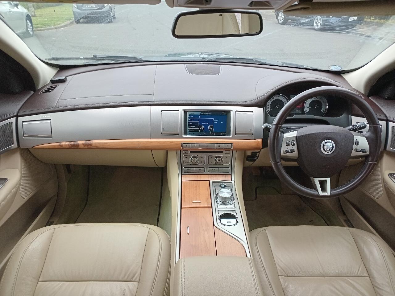 2010 Jaguar XF thumbnail