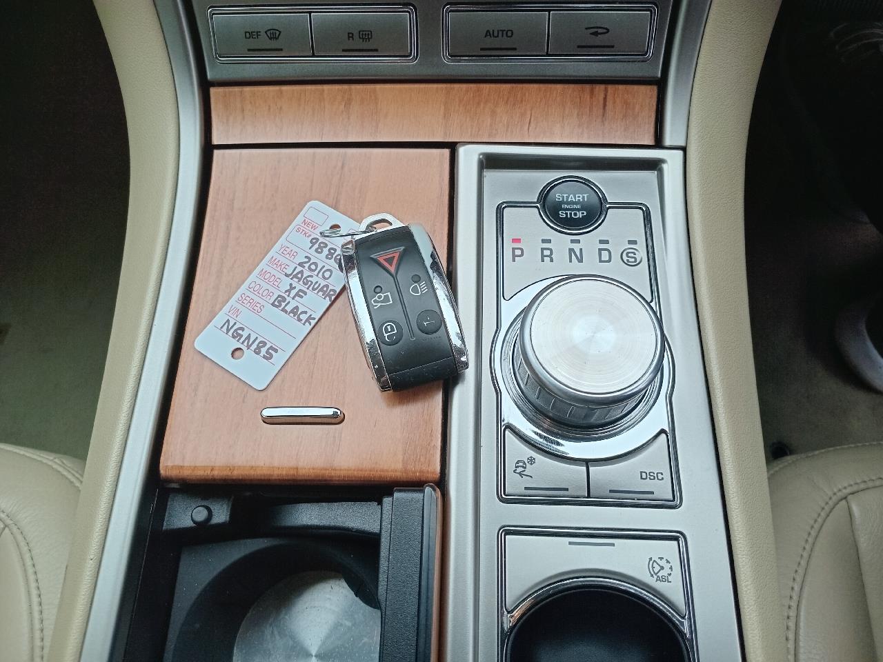 2010 Jaguar XF thumbnail