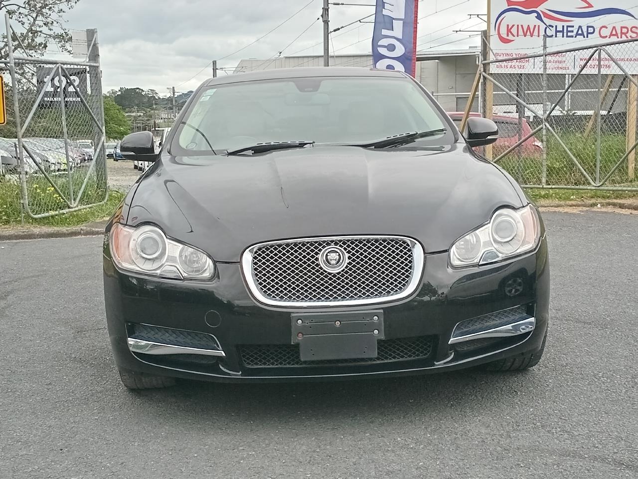 2010 Jaguar XF thumbnail