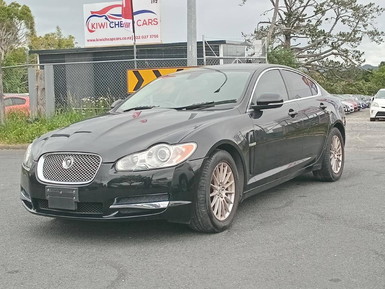 2010 Jaguar XF thumbnail