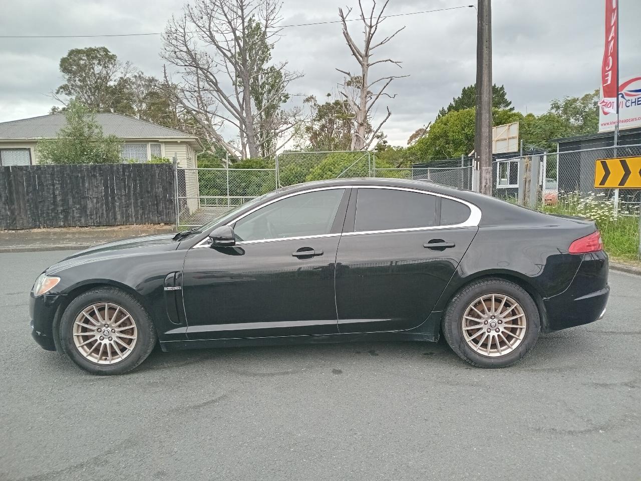 2010 Jaguar XF thumbnail