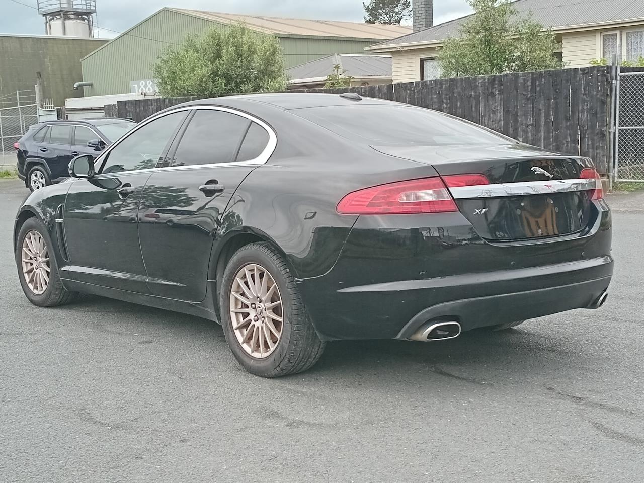 2010 Jaguar XF thumbnail